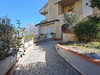 Foto Attico a Sant'Elpidio a Mare Castellano di 132 m² con 9 locali