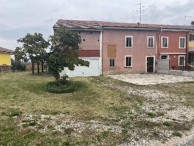 Foto Case semi ndipendenti a San Bonifacio di 180 m² con 5 locali