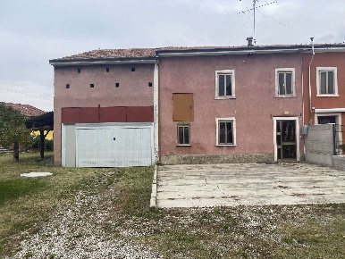 Foto Case semi ndipendenti a San Bonifacio di 180 m² con 5 locali