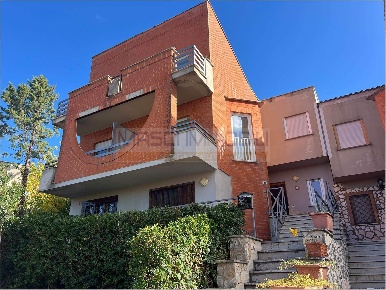 Foto Villa a schiera in Via Colle Canale  23, Montelibretti di 150 m²