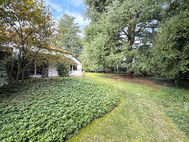 Foto Appartamento in Via Alcide De Gasperi, Casatenovo di 575 m² in vendita