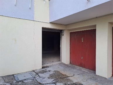 Foto Magazzino in Monte Pennino 14, Ancona Posatora di 97 m² con 1 locali