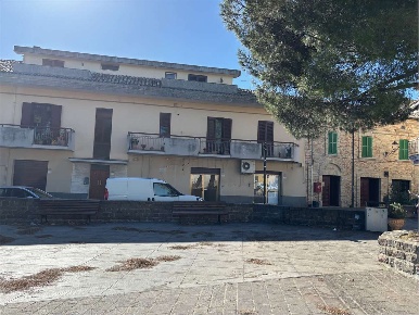 Foto Negozio in piazza Luigi Calabresi, Montesilvano Montesilvano Colle