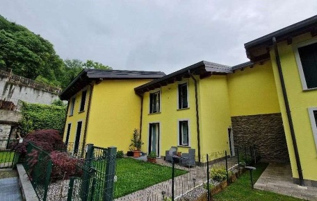 Foto Villa a schiera in Via San Michele  10, Valbrona di 191 m² in vendita