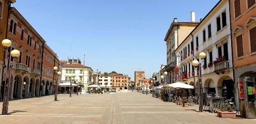 Foto Negozio in via miranese, Venezia Mestre di 106 m² con 6 locali