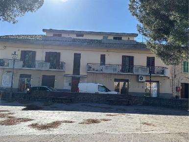 Foto Negozio in Piazza Luigi Calabresi, Montesilvano Montesilvano Colle