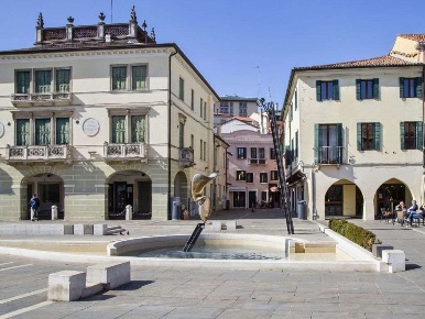 Foto Negozio in via miranese 15, Venezia Mestre di 115 m² con 7 locali