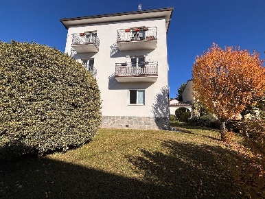 Foto Appartamento in via Cruso 2, Casciago Centro di 90 m² con 3 locali