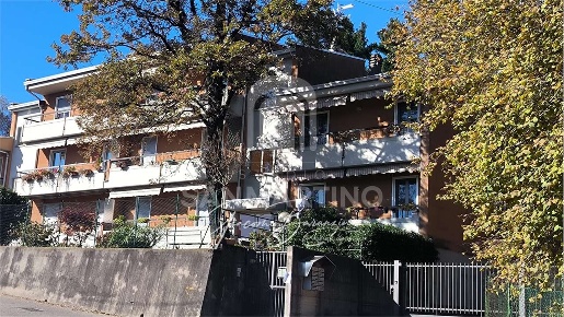 Foto Appartamento in VIA SACCONAGHI, Comerio di 106 m² con 3 locali