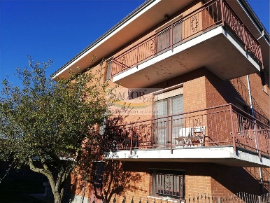 Foto Villa bifamiliare in Via Cavour  15, Virle Piemonte di 300 m²