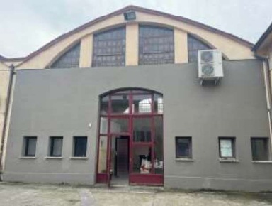 Foto Negozio in Via XXIII Aprile, Suzzara Centro di 183 m² con 1 locali