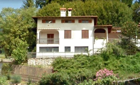 Foto Appartamento in via Piave 12, Comerio di 140 m² con 10 locali