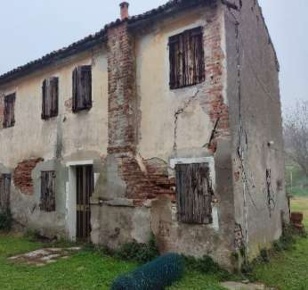 Foto Rustico in Via Melegnano, Rovigo di 112 m² con 6 locali in vendita