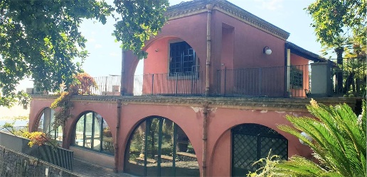 Foto Rustico a Milo di 400 m² con 10 locali in vendita