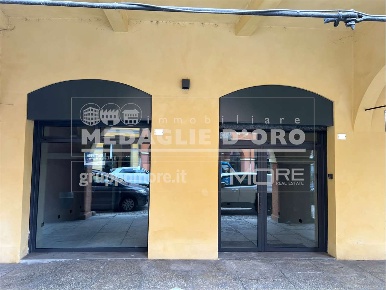 Foto Negozio in Corso Canalchiaro 180, Modena Centro Storico di 110 m²
