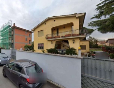 Foto Appartamento in Via Cenadi, Roma Anagnina di 98 m² con 6 locali
