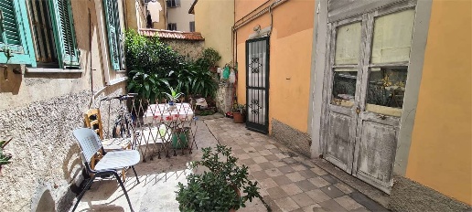 Foto Magazzino in massa, Sanremo Teatro Ariston di 35 m² con 2 locali