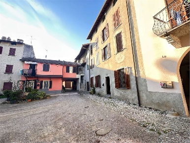 Foto Appartamento in VIA VITTORIO EMANUELE  1, Merone Centro di 65 m²