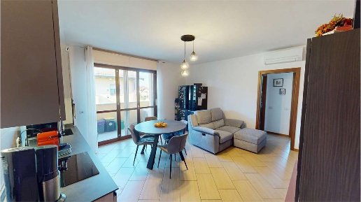 Foto Appartamento in Via Monsignor Santino Grassi 14, Bregnano di 75 m²