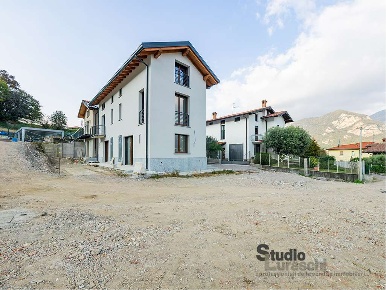 Foto Appartamento in Via Partigiani, Olginate di 100 m² con 3 locali