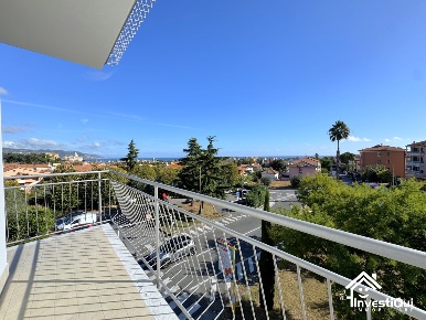 Foto Appartamento in Via Enrico Toti 1, Loano Centro di 65 m² con 3 locali