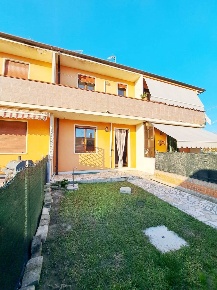 Foto Villa a schiera a Rovigo Rovigo Est di 108 m² con 5 locali in vendita