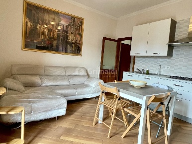 Foto Appartamento in Via Dei Peri 46, Aprilia Centro di 70 m² con 3 locali