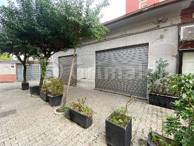 Foto Locale commerciale a Casavatore di 60 m² con 2 locali in affitto