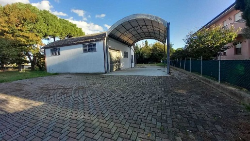 Foto Magazzino in Via Barcarola 22, Rimini Viserbella di 113 m² in vendita