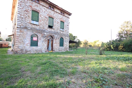 Foto Casale in Via di Nozzano 611, Lucca Nozzano - Arliano di 270 m²