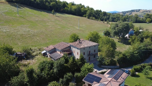 Foto Rustico in Via A. De Gasperi 666, Zocca Centro di 490 m² con 11 locali