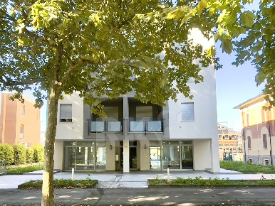 Foto Locale commerciale in Viale Cinque Martiri 12, Mirandola Centro