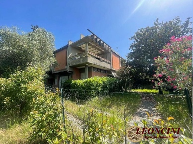 Foto Appartamento in via Bigioni, Carrara Marina di Carrara di 230 m²