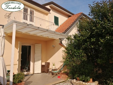 Foto Case semi ndipendenti a Massa Marina di Massa Centro di 72 m²