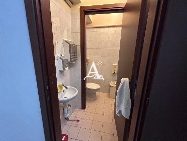 Foto Bar a Mantova Centro di 50 m² con 2 locali in vendita