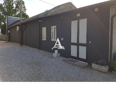 Foto Locale commerciale a Villa Bartolomea di 460 m² in vendita