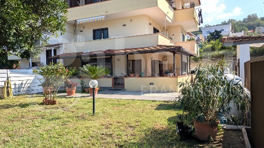 Foto Casa indipendente in Via CUMA LICOLA 00, Bacoli Centro di 120 m²