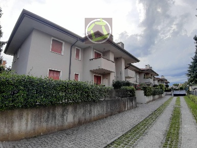 Foto Appartamento in Piave, Pordenone Centro di 147 m² con 7 locali