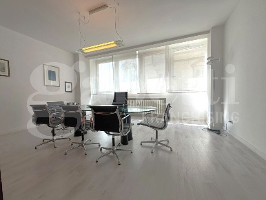 Foto Ufficio in Via Chiappero 23, Pinerolo Centro di 149 m² con 4 locali