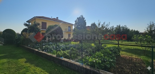 Foto Appartamento in Via vigone 46, Cavour di 190 m² con 6 locali