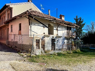 Foto Rustico in Via Sommariva Perno 7/9, Monticello d'Alba Villa di 140 m²