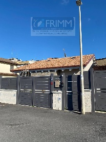 Foto Villa bifamiliare in VIA ALSERIO, Roma Morena di 108 m² con 3 locali