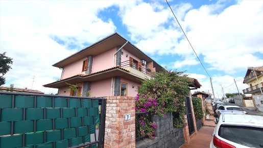 Foto Villa a schiera in via volturno 7, Mascalucia Centro di 215 m²