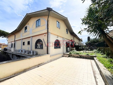 Foto Negozio a Anguillara Sabazia Centro di 60 m² con 1 locali in vendita