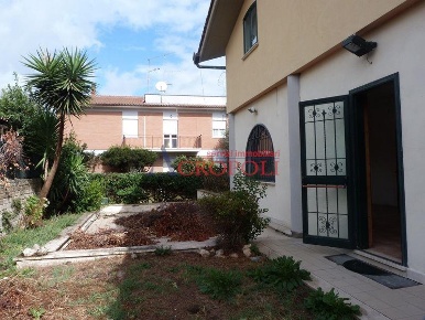 Foto Negozio a Anguillara Sabazia Centro di 60 m² con 1 locali in vendita