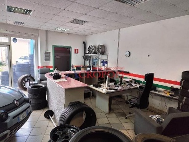 Foto Laboratorio a Anguillara Sabazia Centro di 140 m² con 1 locali