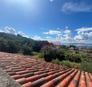 Foto Villa bifamiliare a Trevignano Romano Centro di 170 m² con 5 locali