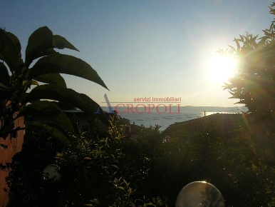 Foto Villa unifamiliare a Trevignano Romano Centro di 90 m² con 3 locali