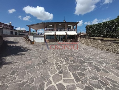 Foto Appartamento a Anguillara Sabazia di 203 m² con 3 locali in vendita