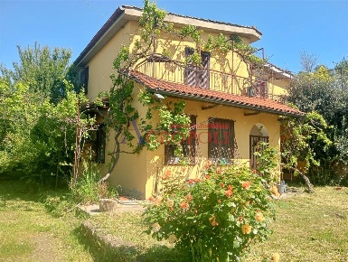 Foto Villa unifamiliare in via Ponte Fedele, Anguillara Sabazia di 150 m²